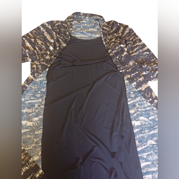 Connected Apparel Black and Cream Abstract Blouse - Picture 3 of 6